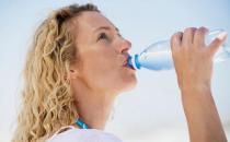 长期饮用饮水机桶装水的健康隐患