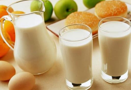 早上空腹喝牛奶好吗？牛奶什么时候喝最好