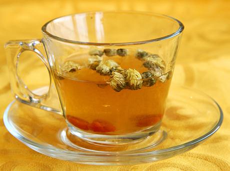 喝菊花茶别加冰糖 不要饮用味苦的菊花茶