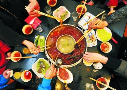 吃火锅注意事项:尽量不要选择海鲜口味酱料