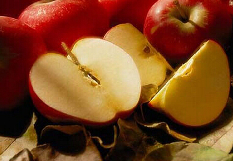 女性吃苹果的好处-吃苹果可改善视力