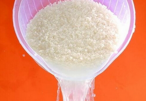 洗米切忌搓洗-正确洗米是方法