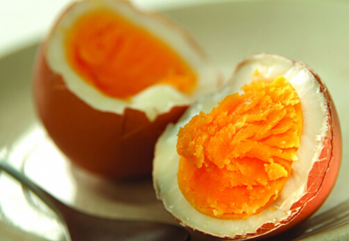 蛋黄吃多了会增加心脏病的危险