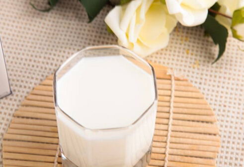 羊奶是最好的奶吗？羊奶比牛奶更有营养？