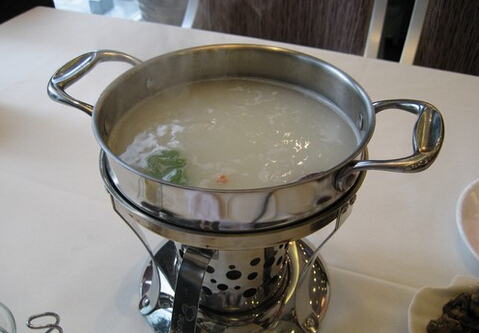 火锅清汤比麻辣汤更伤身吗?