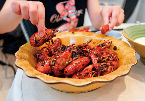 吃小龙虾会导致肌溶解吗?小龙虾富含重金属吗?