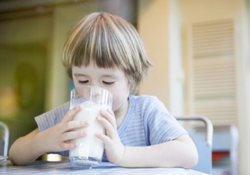 牛奶越浓越有营养？喝牛奶的致命误区