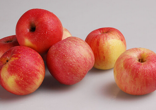 吃苹果伤牙？苹果酸含量低微不足以损伤牙齿