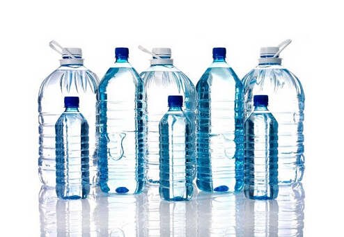 瓶装水经过暴晒后真的会变成“毒水”?