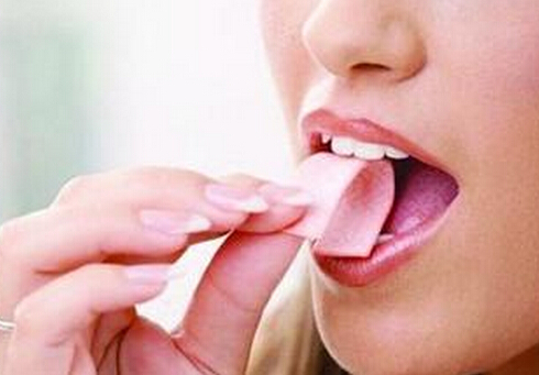 嚼口香糖的副作用-嚼口香糖会诱发头痛