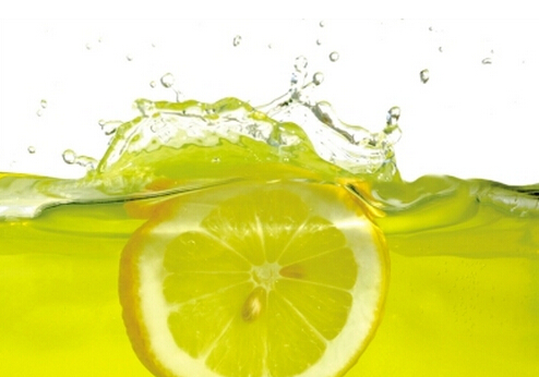 柠檬泡水需要注意的事项-柠檬怎么泡水才健康？