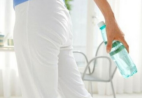 塑料回收标志-喝水的塑料瓶可以反复使用吗？