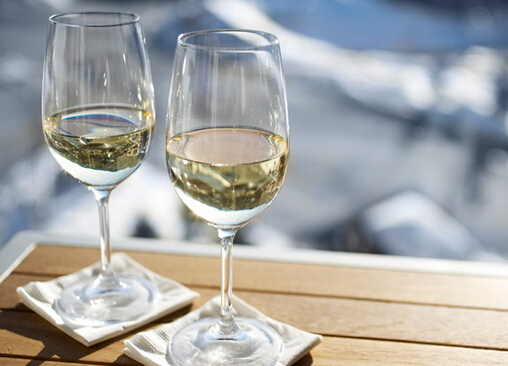 白葡萄酒的酿造-白葡萄酒和红葡萄酒的区别
