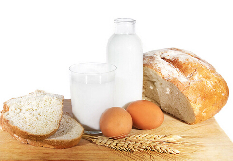 喝牛奶最好喝脱脂牛奶吗?怎么健康喝牛奶