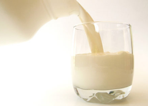 低脂牛奶和脱脂牛奶的区别-喝哪种牛奶好？
