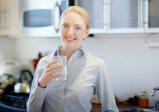 切忌口渴才饮水-孕妇如何健康喝水
