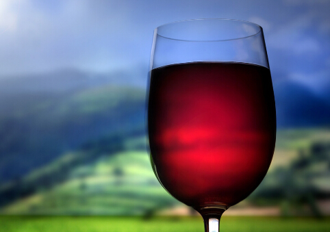 餐前喝点红酒能帮助开胃-红酒的功效