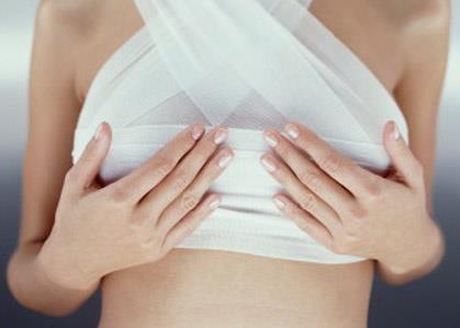 乳房保健：办公室七种不良坐姿影响胸部健康