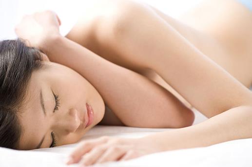 女人裸睡有什么好处?少女适合裸睡吗?裸睡注意事项