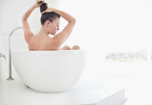 女人5个敏感部位(颈部腋下胸部私处脚部)怎么洗才健康干净