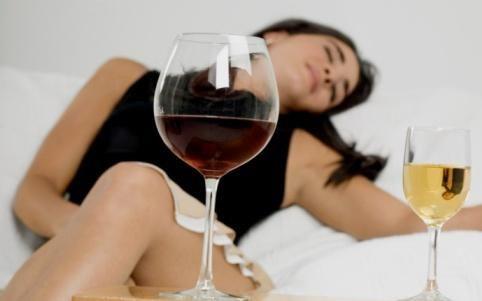 女人经期能喝酒吗?女性经期喝酒有什么危害