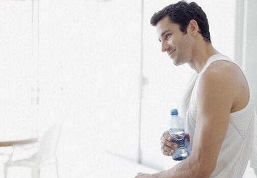 男性多喝水的好处-如何提升精子质量？