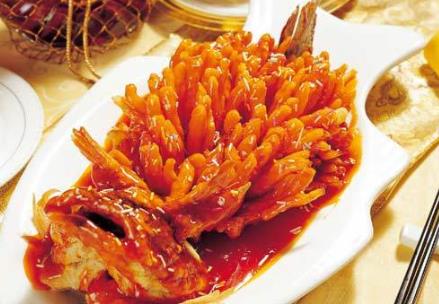中餐菜肴的烹饪中，酱油是不可或缺的调味品。