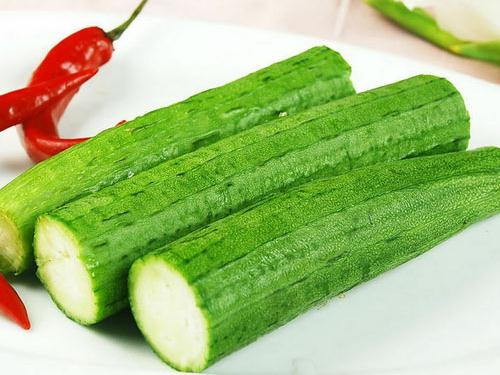 如何挑选好的丝瓜?丝瓜选购技巧“外皮细嫩有弹性为好”