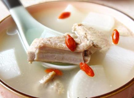 感冒了应该吃什么?洋葱能抗寒,甜食易生痰