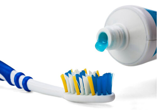 刷牙杯多久换一次？正确使用牙刷的方法