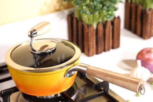 用不粘锅来炒菜好吗?炒菜用什么锅好