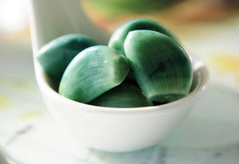 腊八蒜为什么会变绿?腊八蒜的腌制方法