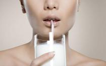 睡前喝牛奶的好处-睡前喝牛奶要注意什么？