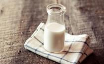 减肥期间睡前喝酸奶好还是牛奶好？
