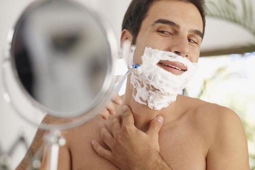 男人剃须3点最该注意 起床半个小时再刮