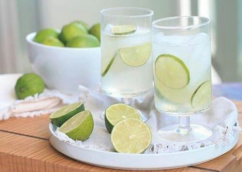 喝柠檬水的好处与坏处-柠檬水上火吗?