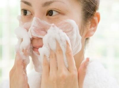 错误保养坏习惯:5种毁容举动比别人老得快