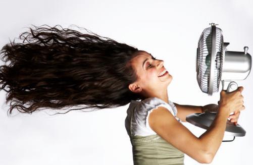 洗头后是自然干好还是吹风机吹干好