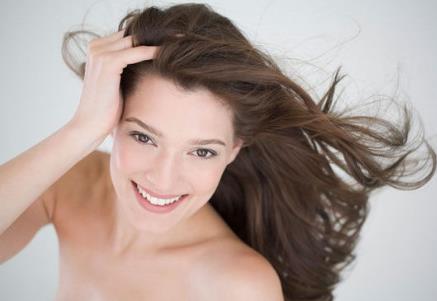 头皮干燥是头屑产生根源吗？指腹按揉头皮清洁最好