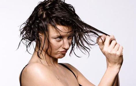 头发油油的是什么原因呢?头发头皮油油的怎么办