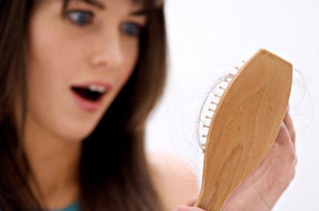 女性脱发怎么办？女性头发变少警惕三种病
