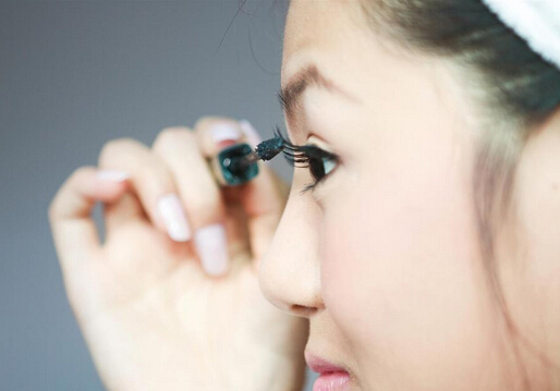 睫毛膏干了怎么办?怎样防止睫毛膏变干?