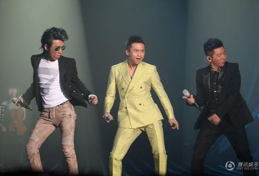 我是歌手羽泉夺冠，邓超被赞“真歌王”，羽泉与好友邓超的搭档演唱获得总决赛第一轮的第一名