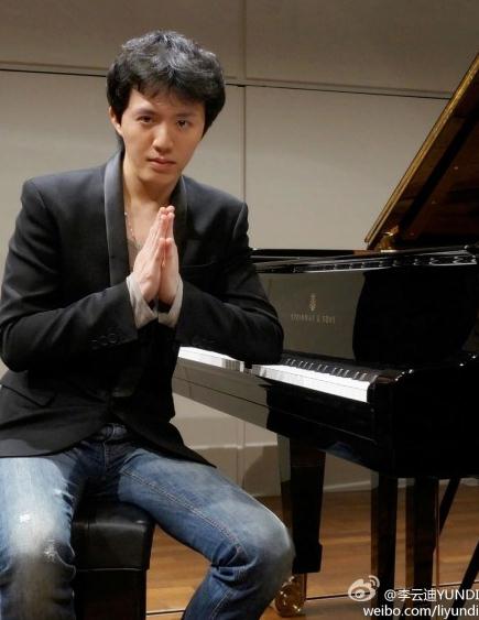 网曝李云迪结新欢深夜同回公寓，李云迪绯闻不断被指深不可测