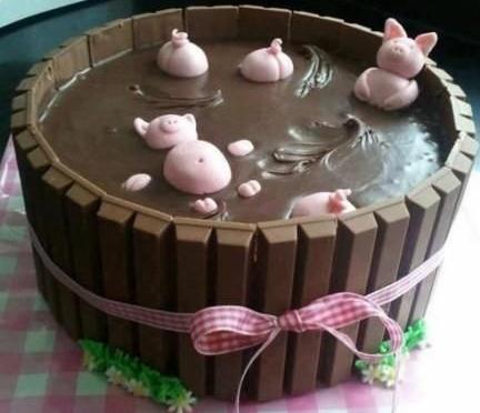 上海惊现黄浦江死猪蛋糕，调查发现系国外网友自制巧克力蛋糕