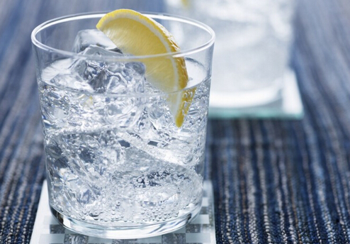 宝宝能喝碳酸饮料吗？宝宝喝碳酸饮料的危害有哪些？