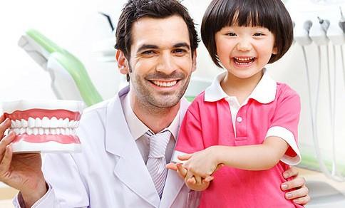 导致婴幼儿牙齿发黄发黑的食物有哪些？牙齿黄怎么办