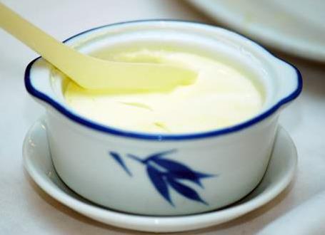 宝宝喂养误区：吃牛初乳和蛋白粉能提高宝宝的免疫力