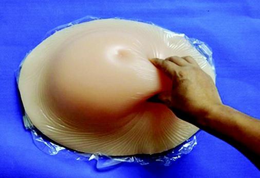 硅胶假肚皮装孕妇只为挤地铁骗座位，孕妇假肚皮占座脱落向工商投诉被拒