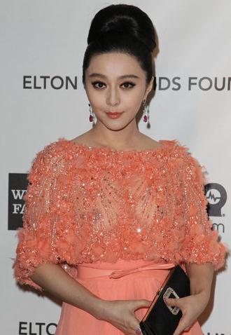 范冰冰大尺度礼服谈奥斯卡:我就是去看,然后回家打打鸡血